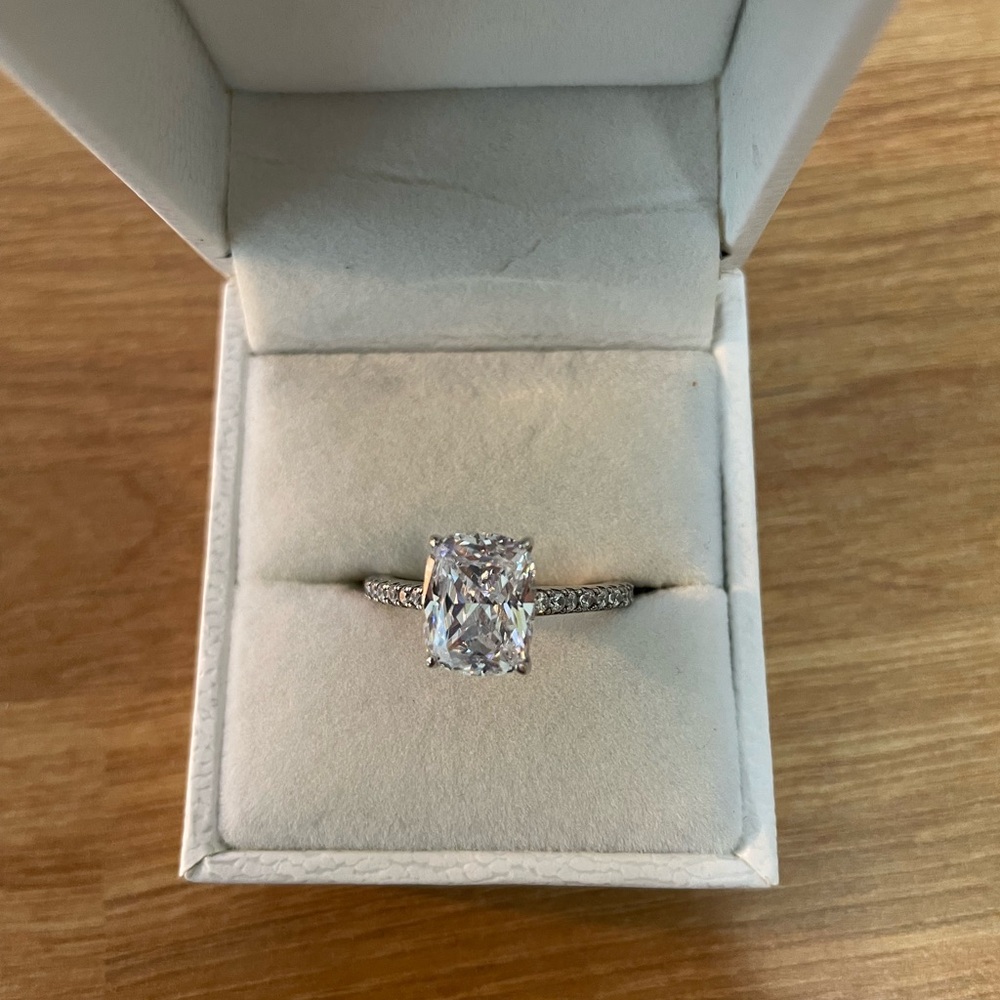 Elegant Silver Women's Ring